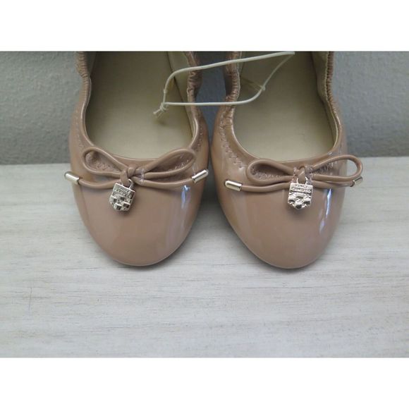 Vince Camuto VP-Eryn Women's Sz 6M Nude Patten Leather Ballet Flats w/Bows - Picture 2 of 8